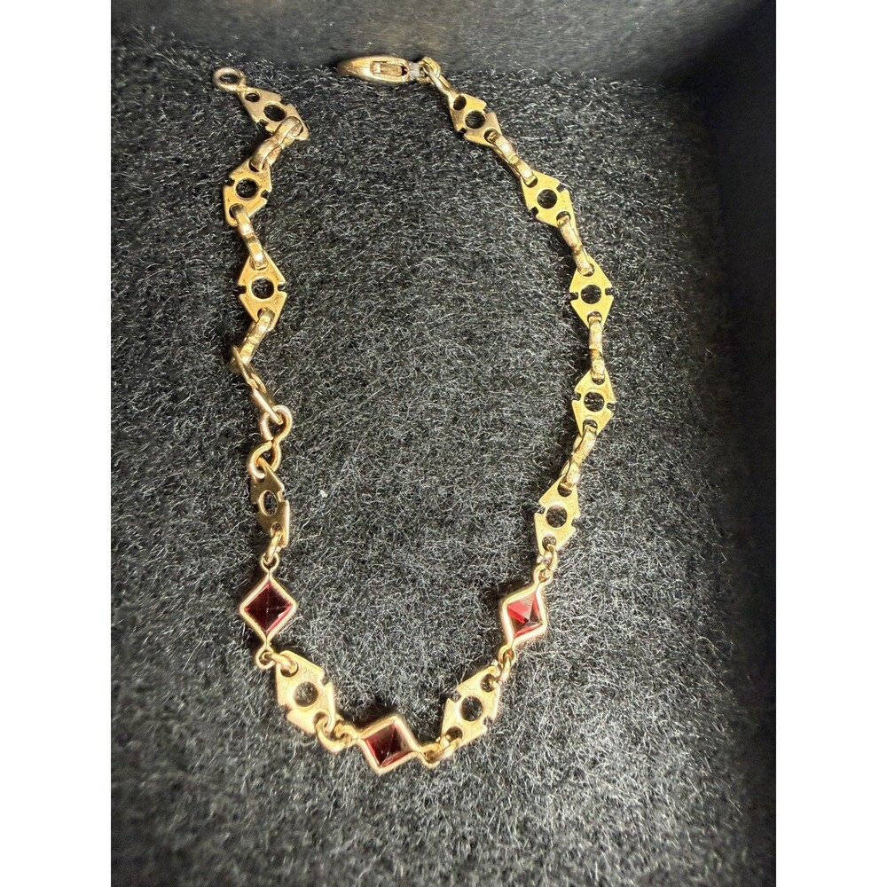 Vintage Gold Tone Link Bracelet Geometric Openwork Diamond-Shaped Red Stone Deco